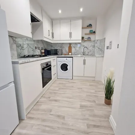 New Luxury Apartment Near Wembley - Free Parking & Wifi Edgware Exterior photo