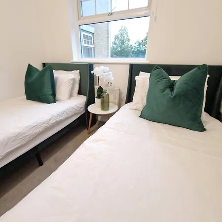 New Luxury Apartment Near Wembley - Free Parking & Wifi Edgware Exterior photo