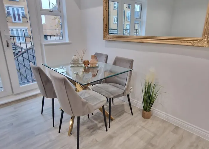 New Luxury Apartment Near Wembley - Free Parking & Wifi