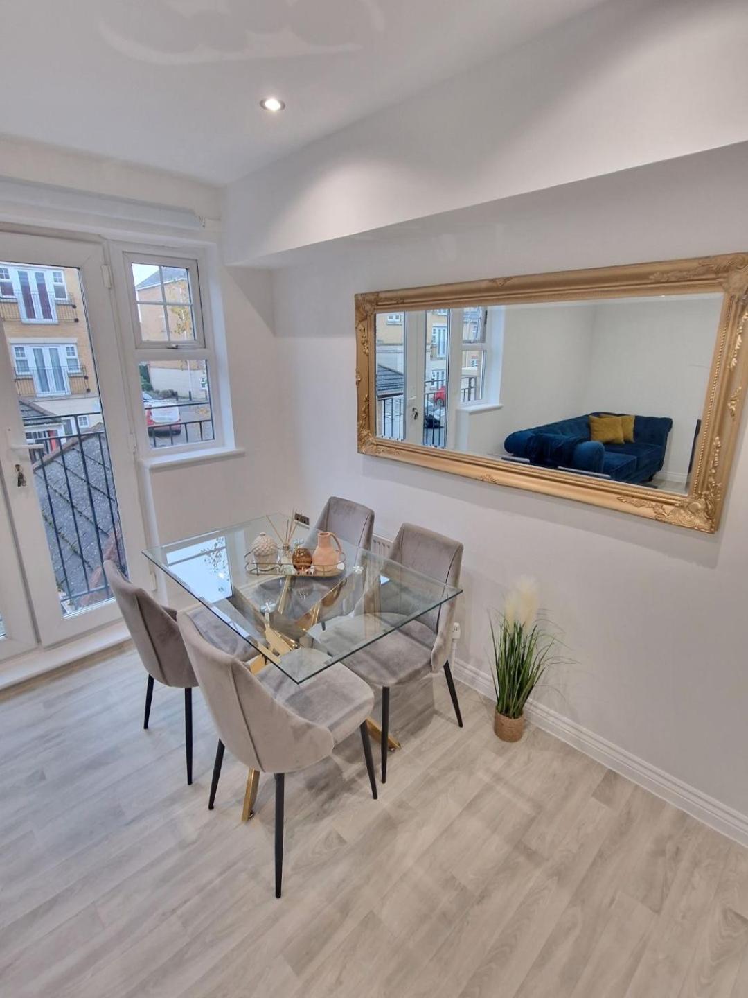 New Luxury Near Wembley - Free Parking & Wifi