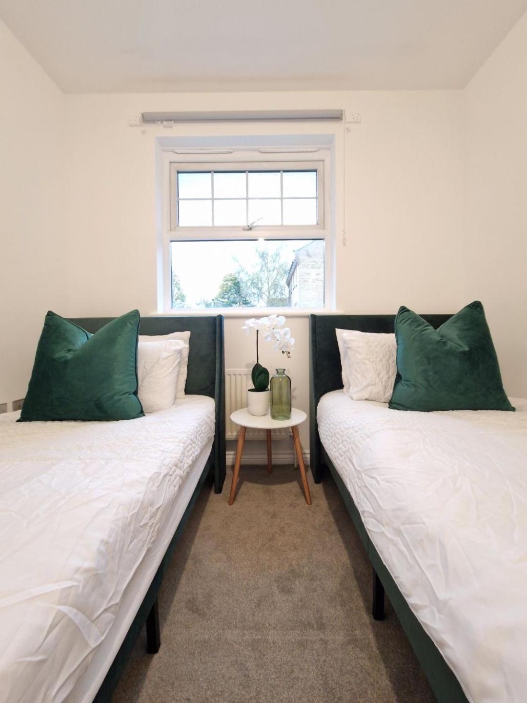 New Luxury Near Wembley - Free Parking & Wifi Apartment Edgware