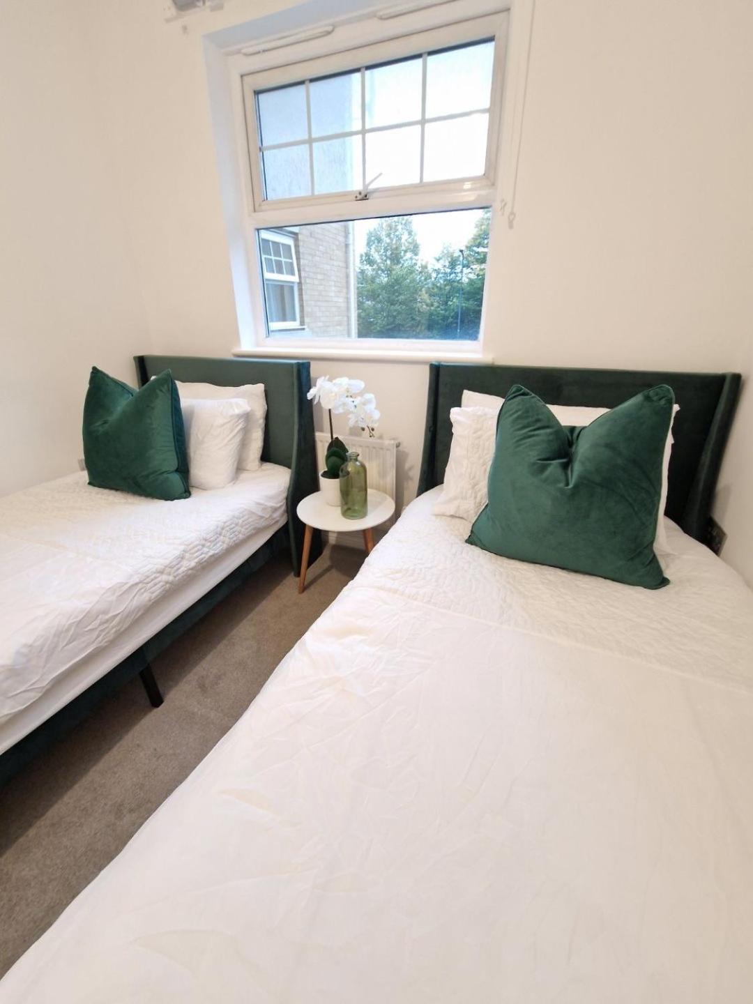New Luxury Near Wembley - Free Parking & Wifi Edgware