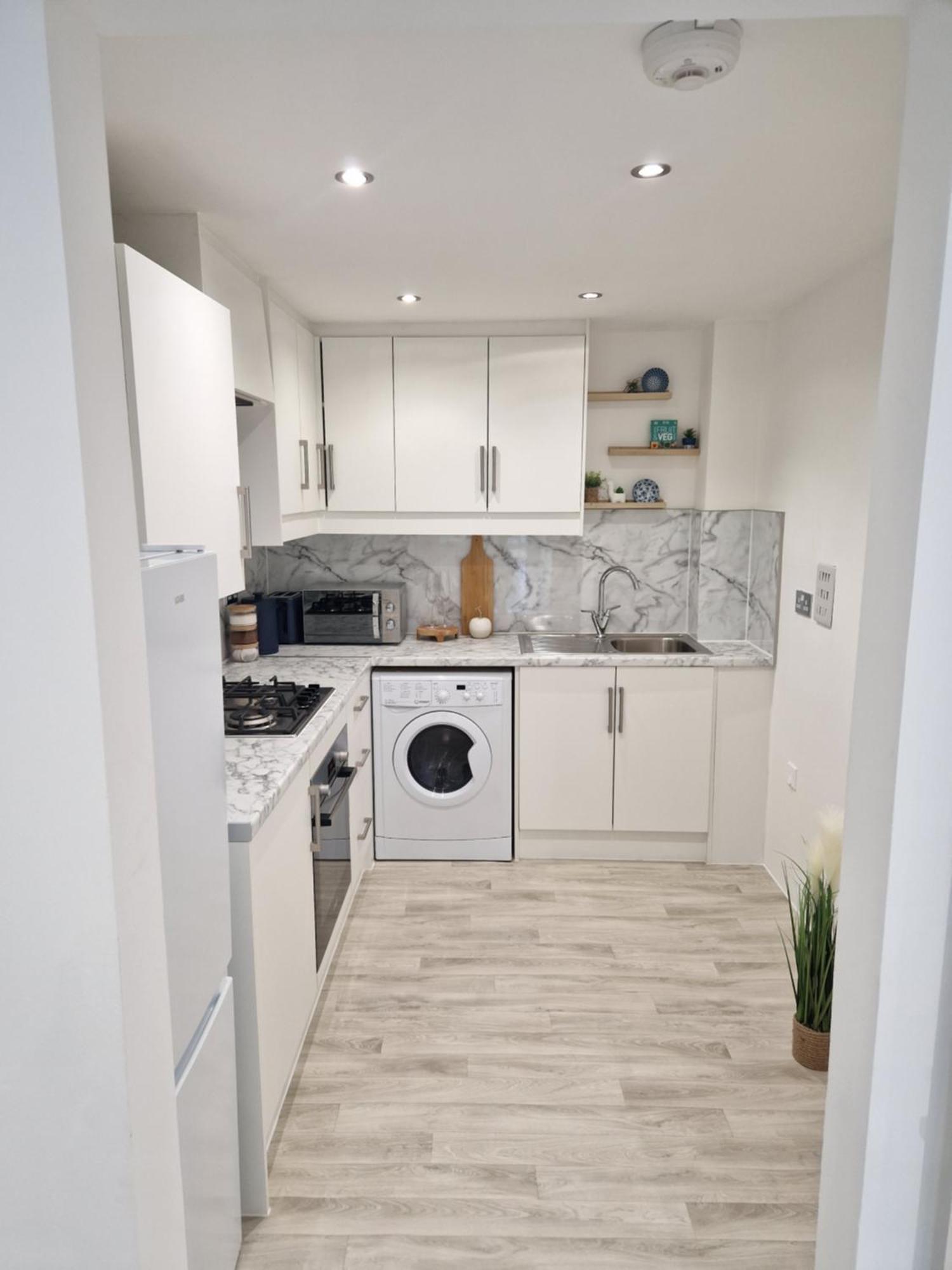 New Luxury Near Wembley - Free Parking & Wifi Apartment *