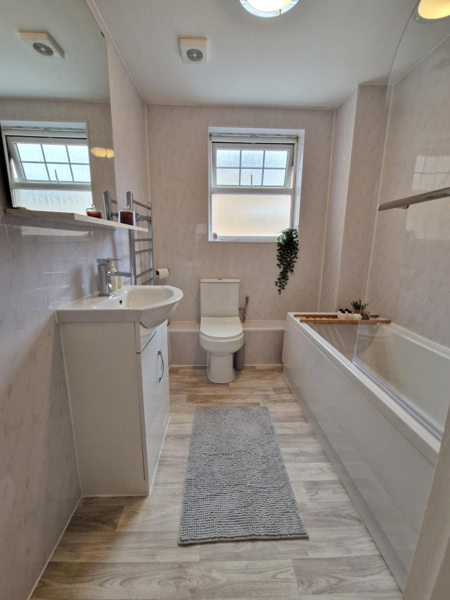 Apartment New Luxury Near Wembley - Free Parking & Wifi *