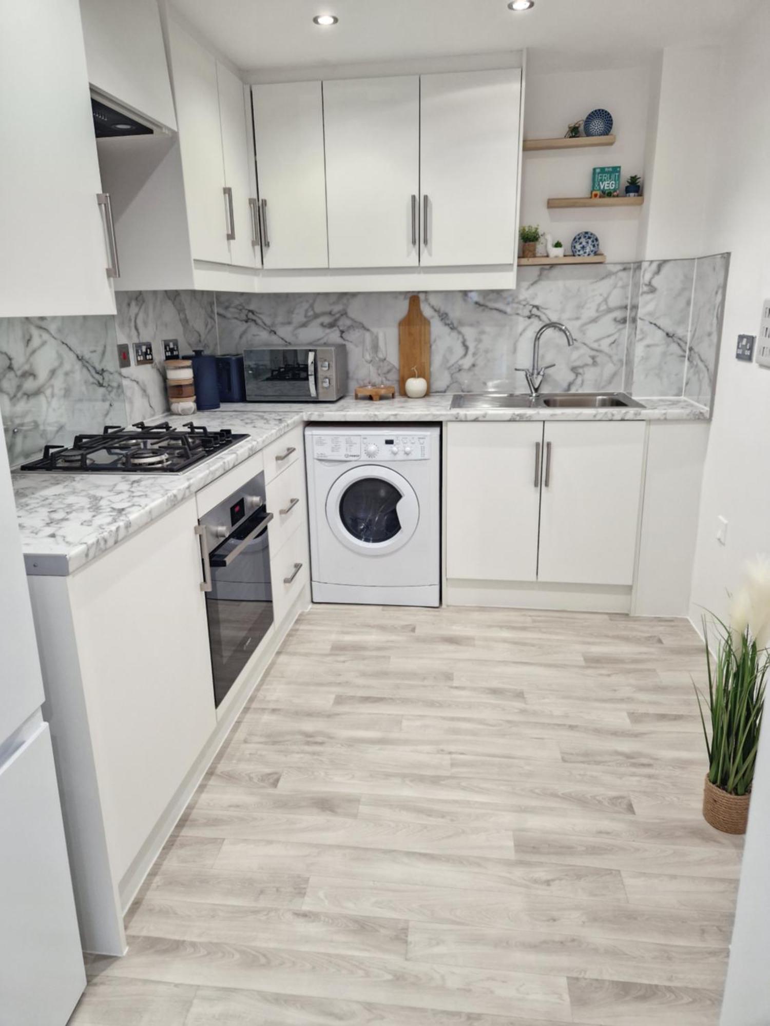 New Luxury Near Wembley - Free Parking & Wifi * Edgware