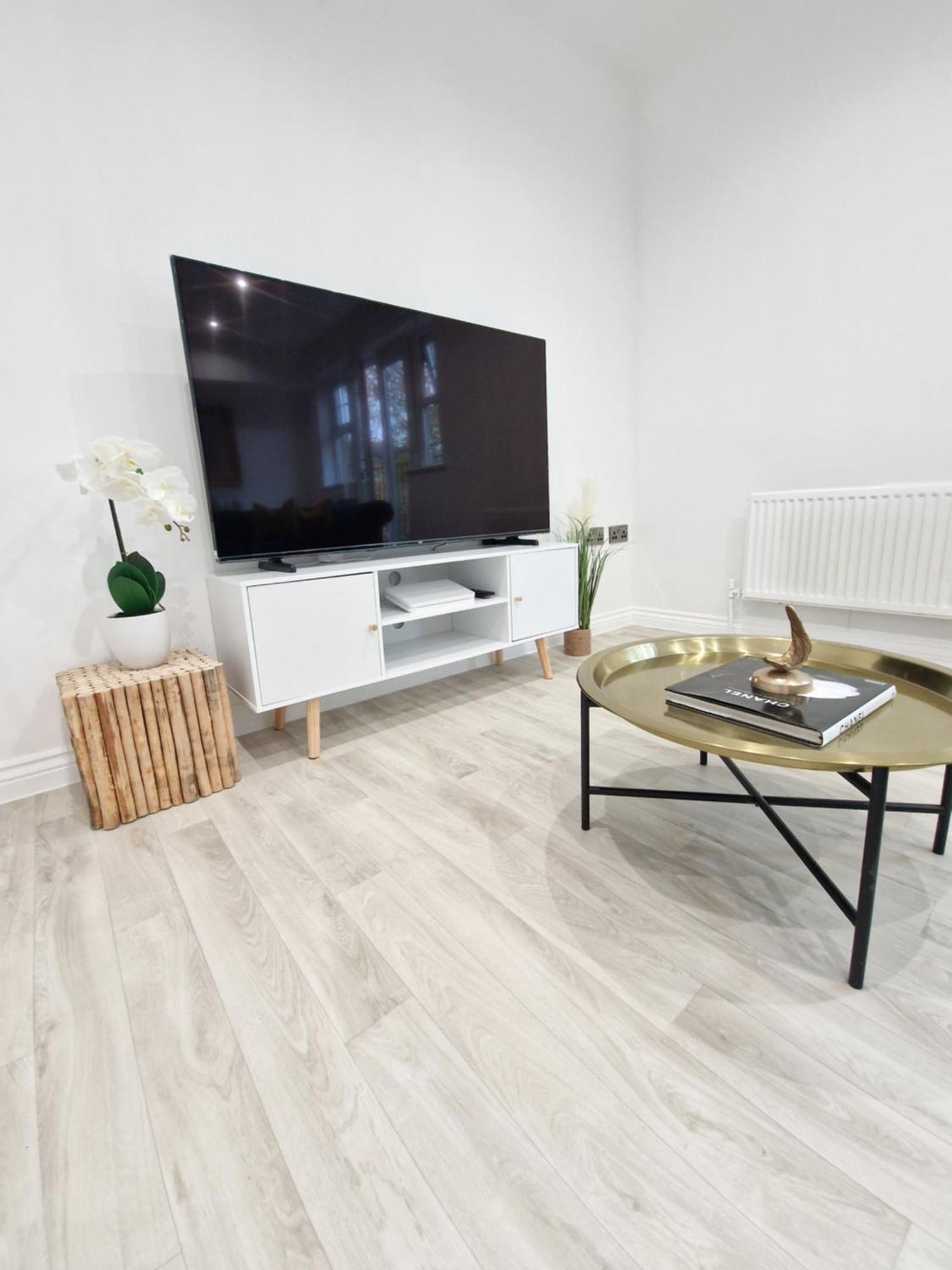 New Luxury Near Wembley - Free Parking & Wifi * Edgware