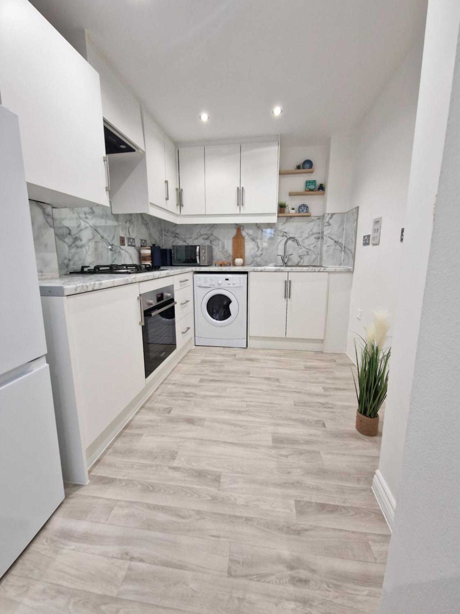 New Luxury Near Wembley - Free Parking & Wifi Edgware