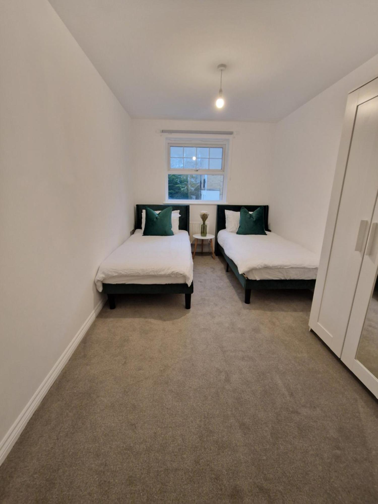 New Luxury Near Wembley - Free Parking & Wifi * Edgware