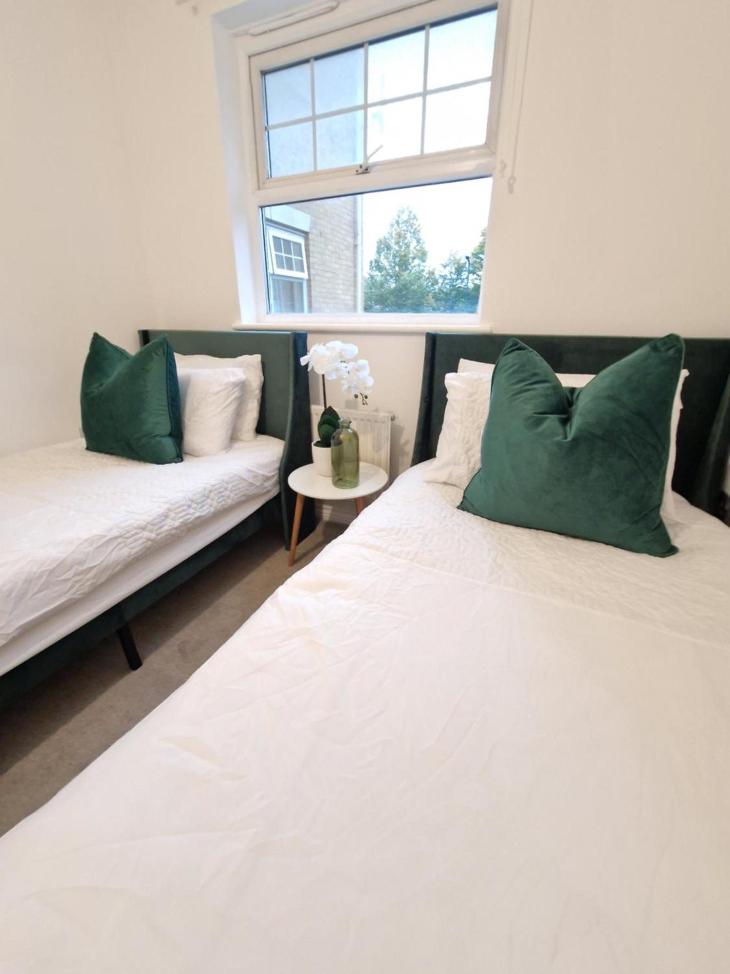 New Luxury Near Wembley - Free Parking & Wifi Apartment Edgware
