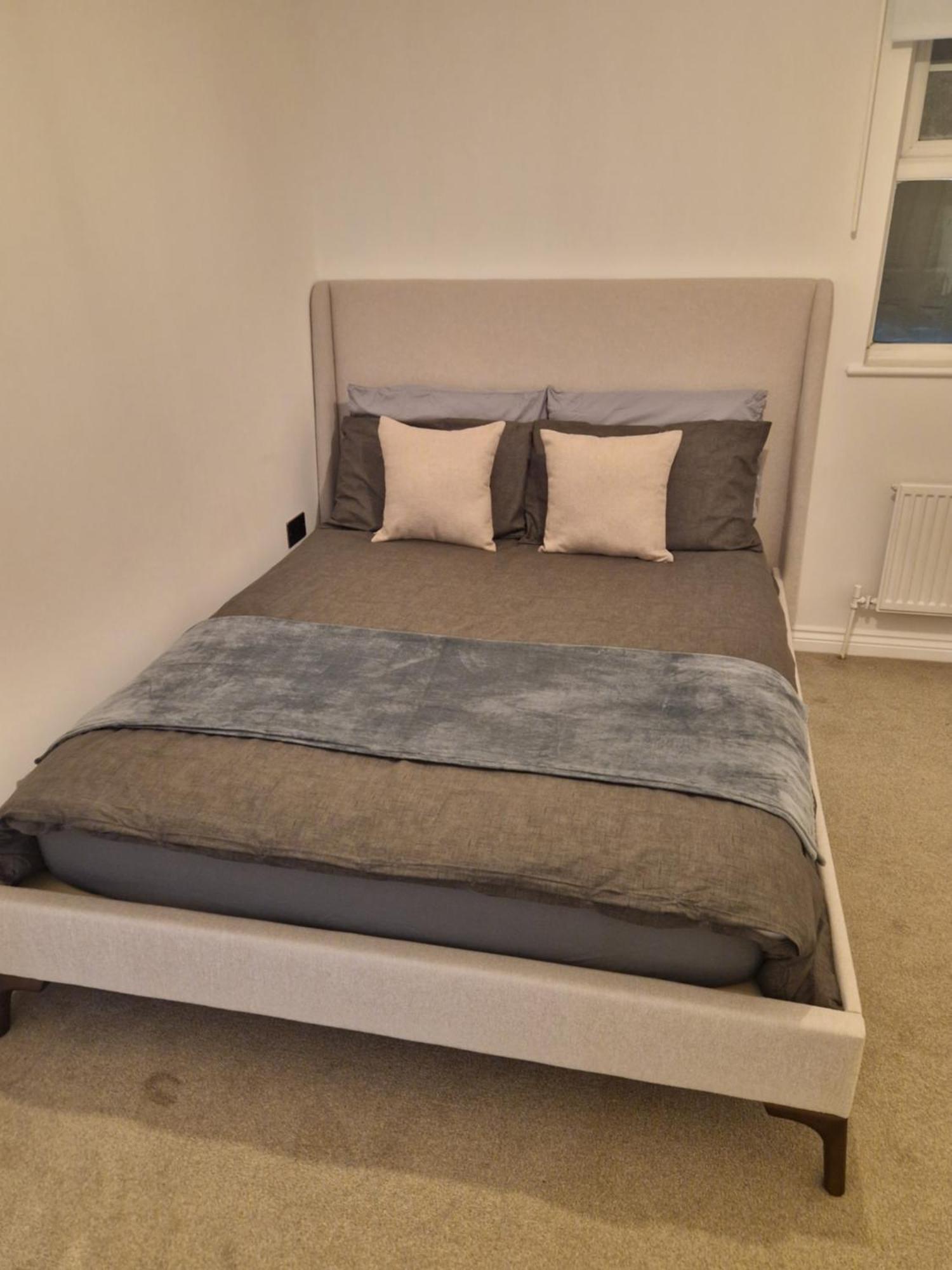 New Luxury Near Wembley - Free Parking & Wifi Apartment